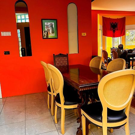 Blue Door Hostel ติรานา ภายนอก รูปภาพ