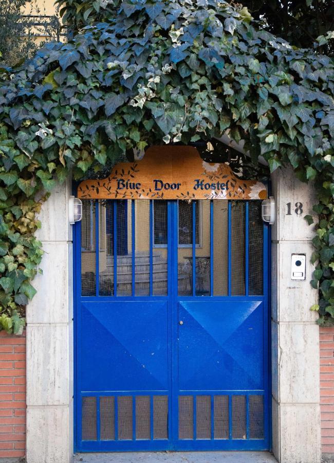 Blue Door Hostel ติรานา ภายนอก รูปภาพ