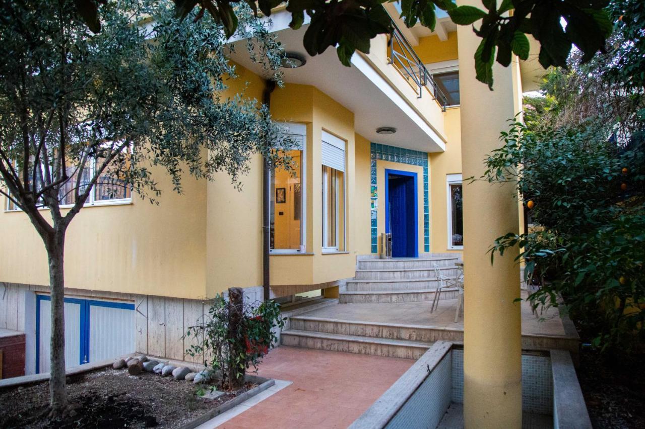 Blue Door Hostel ติรานา ภายนอก รูปภาพ