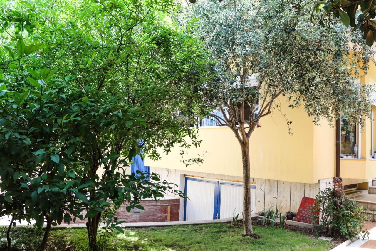 Blue Door Hostel ติรานา ภายนอก รูปภาพ