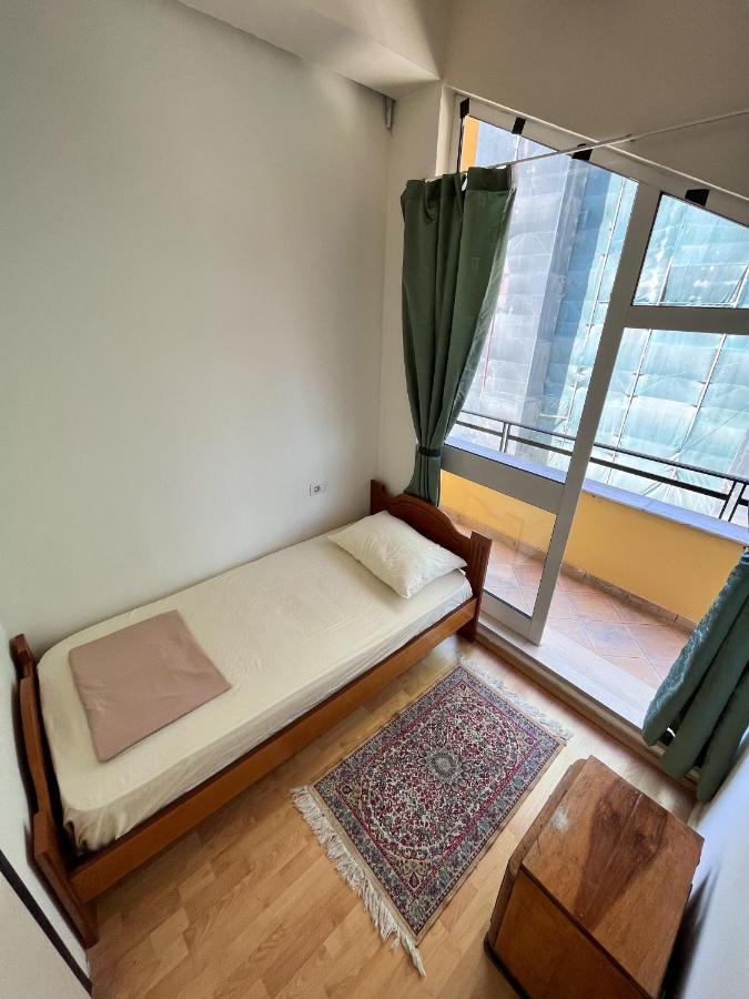 Blue Door Hostel ติรานา ภายนอก รูปภาพ