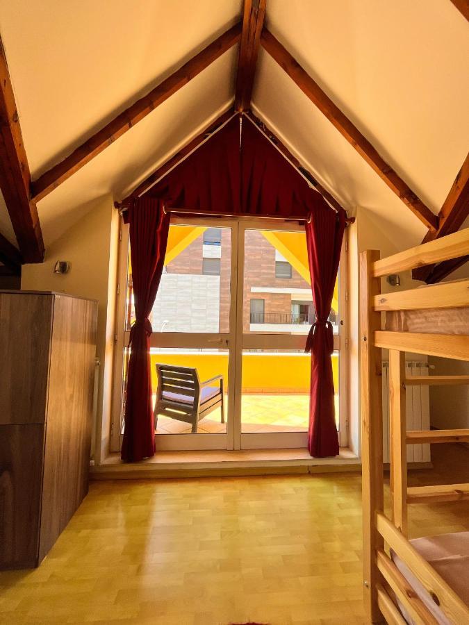 Blue Door Hostel ติรานา ภายนอก รูปภาพ