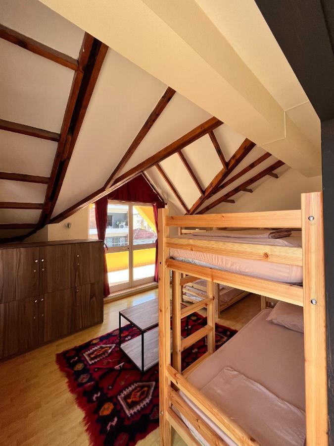 Blue Door Hostel ติรานา ภายนอก รูปภาพ