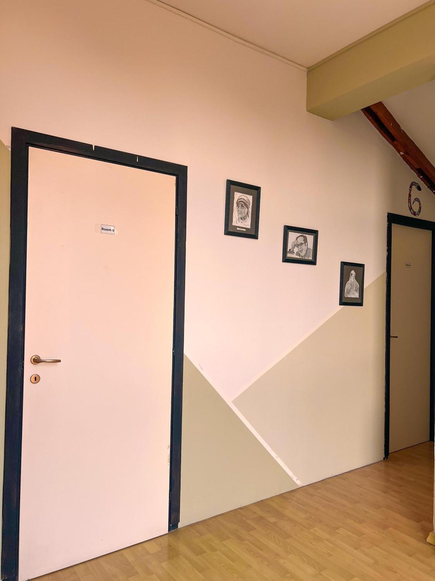 Blue Door Hostel ติรานา ภายนอก รูปภาพ
