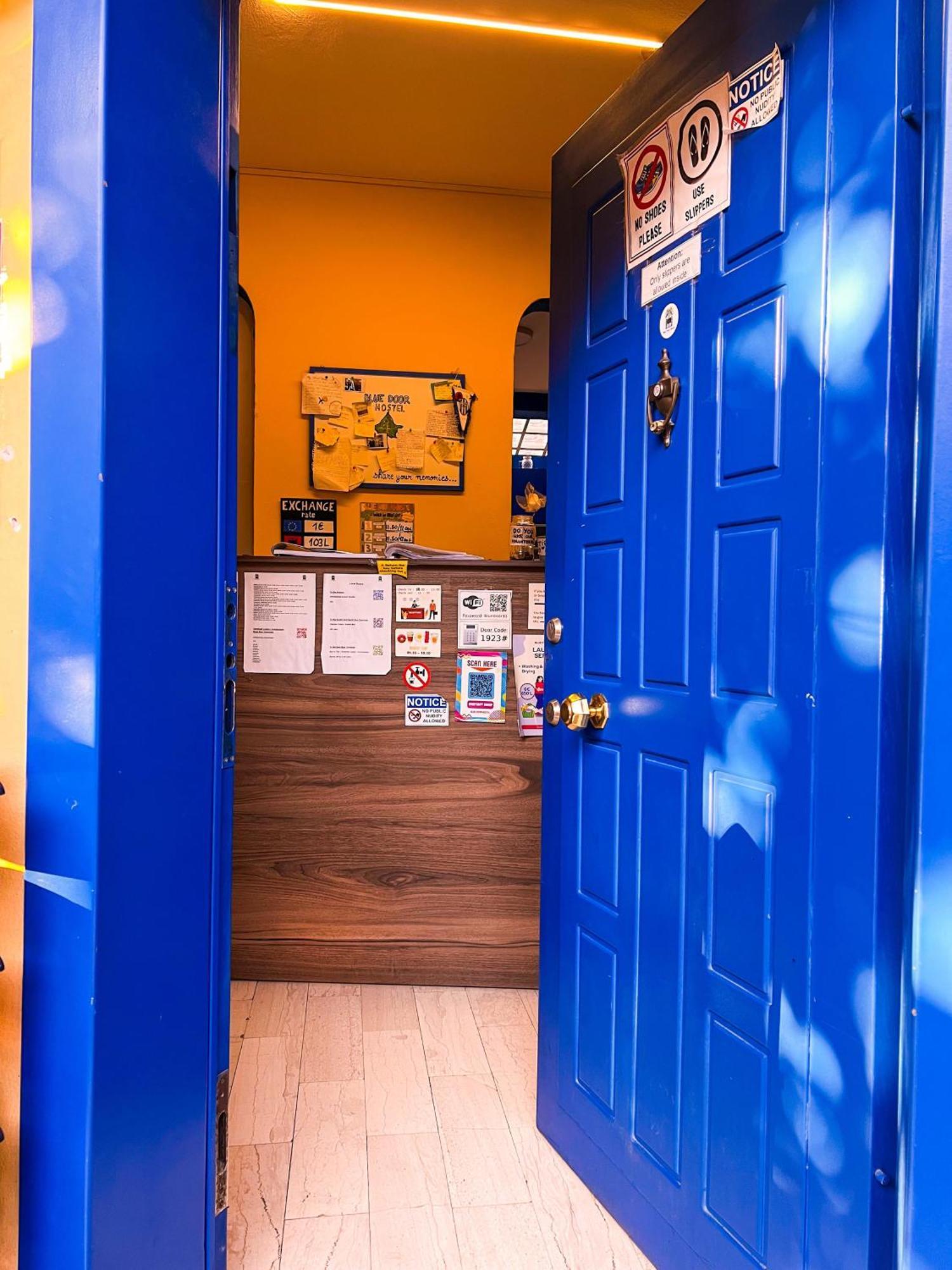 Blue Door Hostel ติรานา ภายนอก รูปภาพ