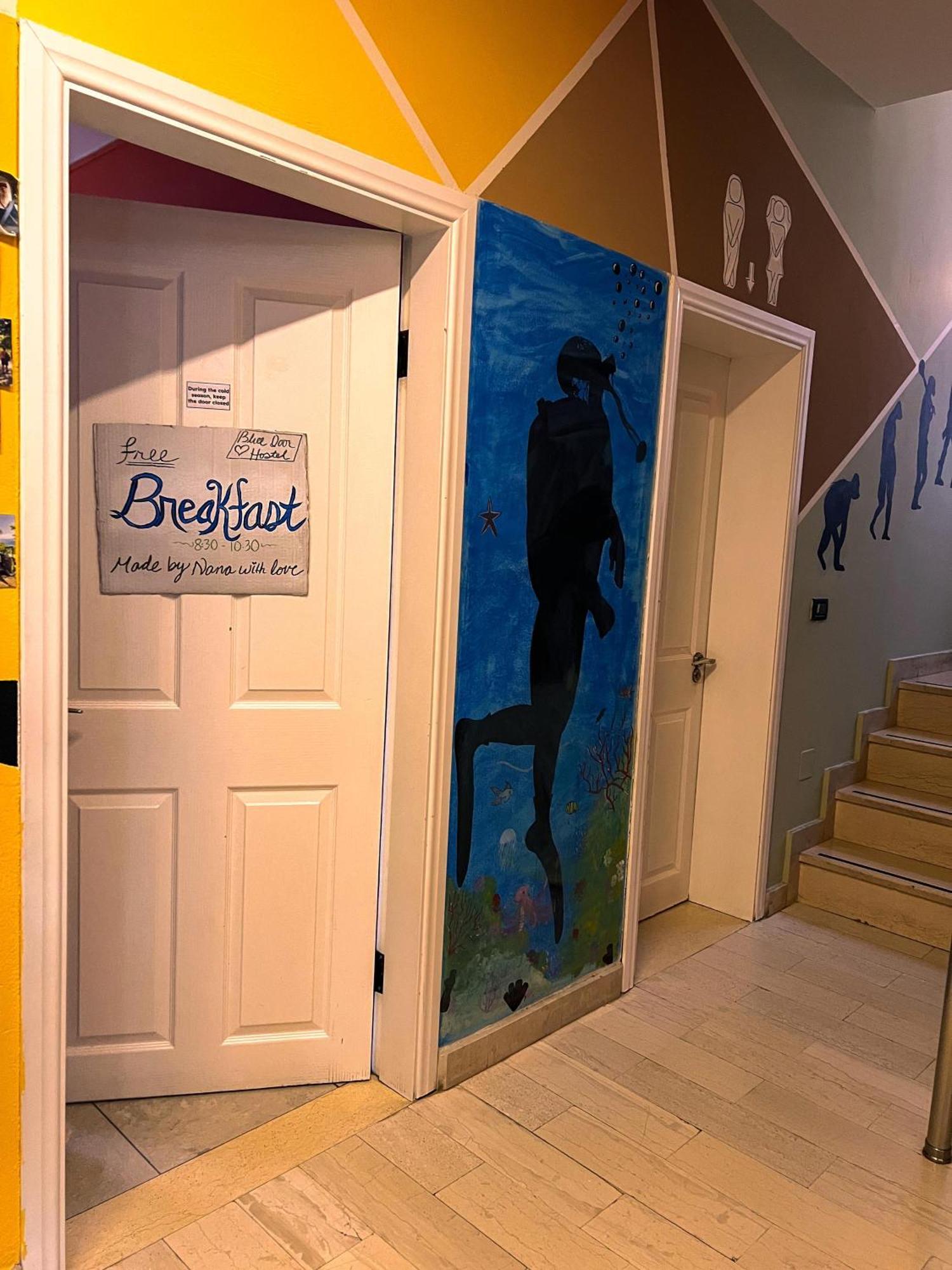 Blue Door Hostel ติรานา ภายนอก รูปภาพ