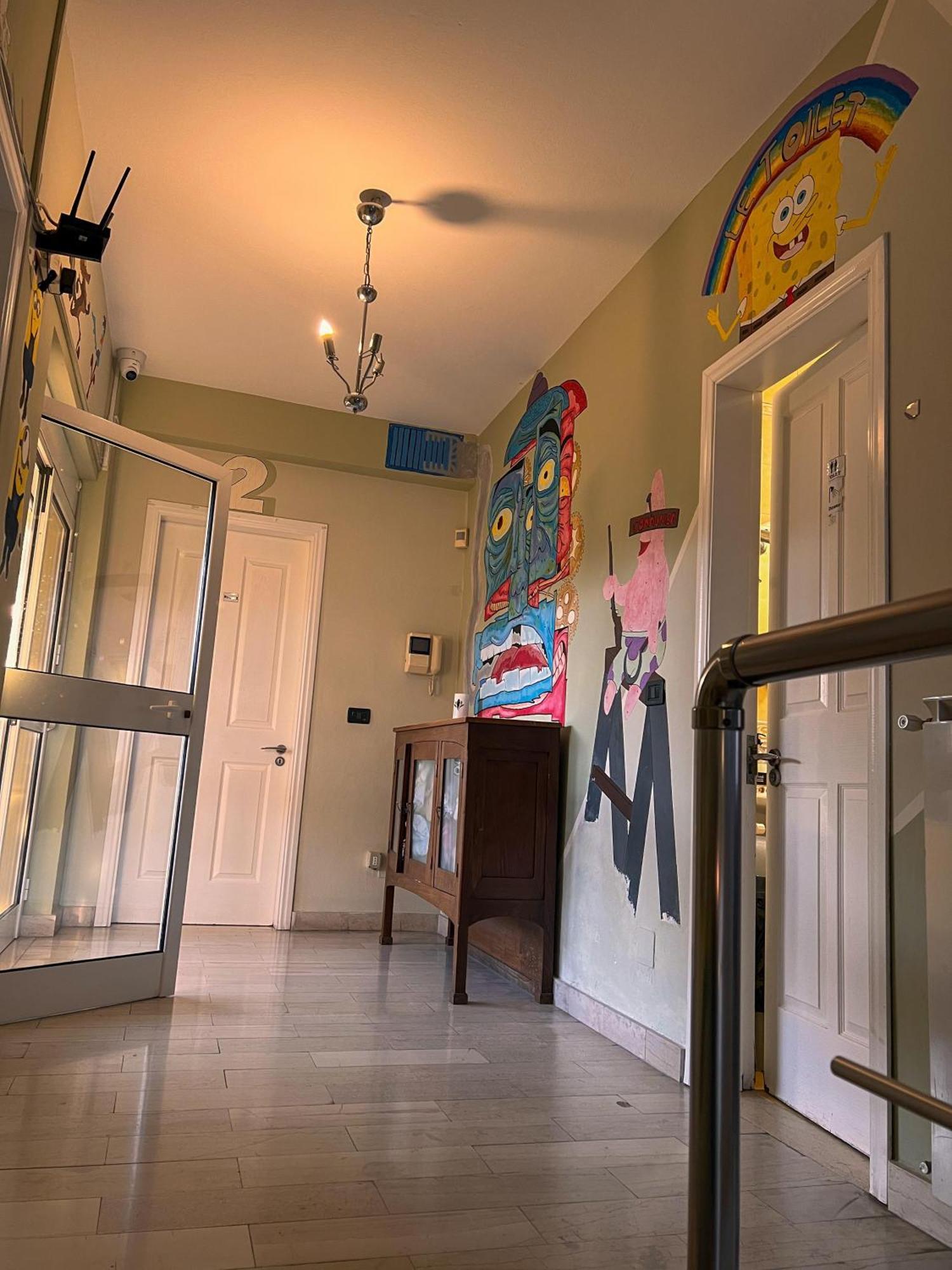 Blue Door Hostel ติรานา ภายนอก รูปภาพ