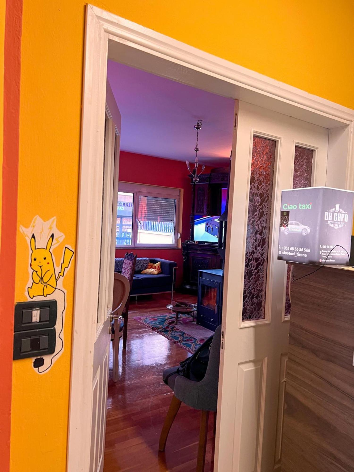 Blue Door Hostel ติรานา ภายนอก รูปภาพ