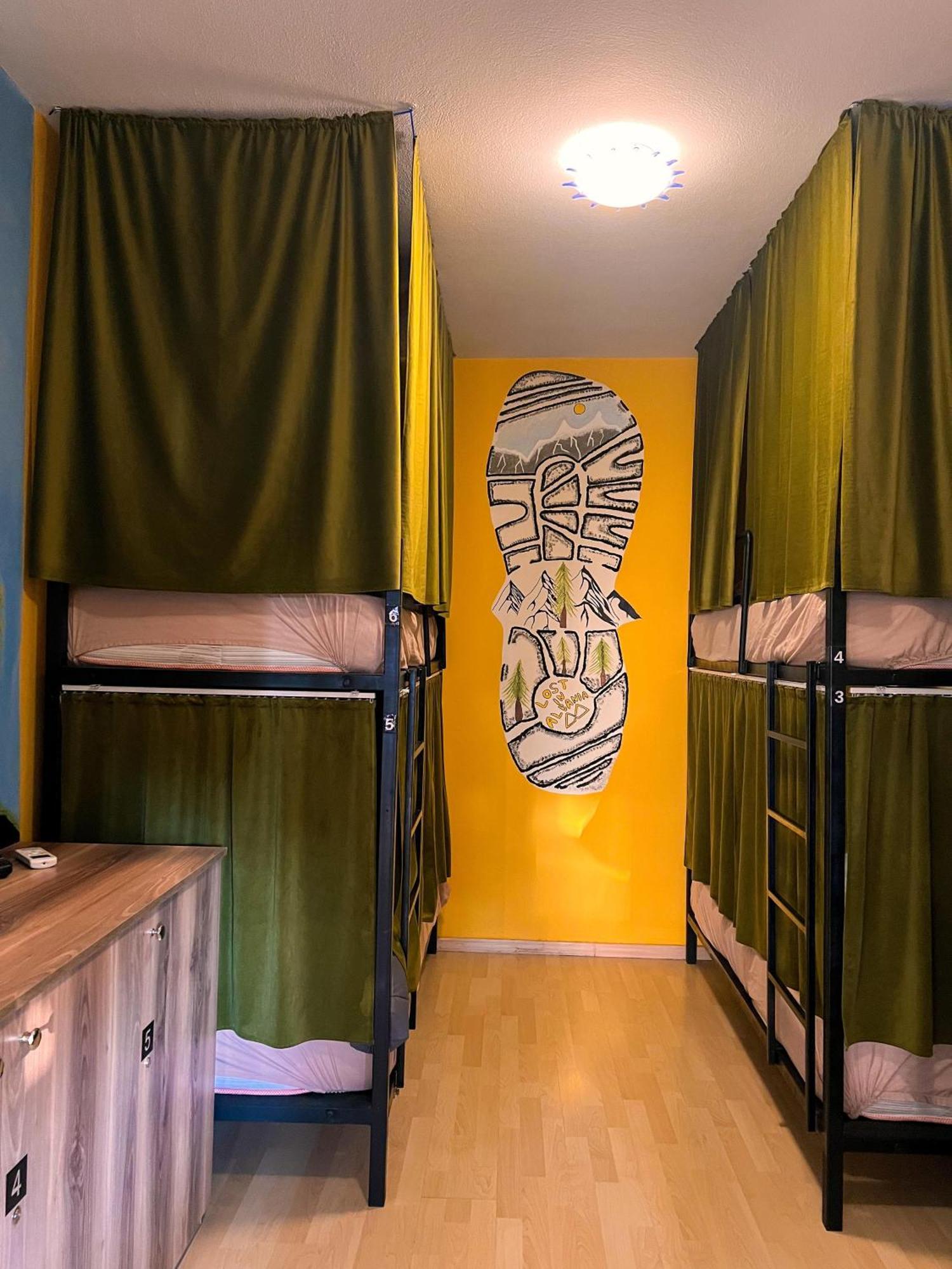 Blue Door Hostel ติรานา ภายนอก รูปภาพ