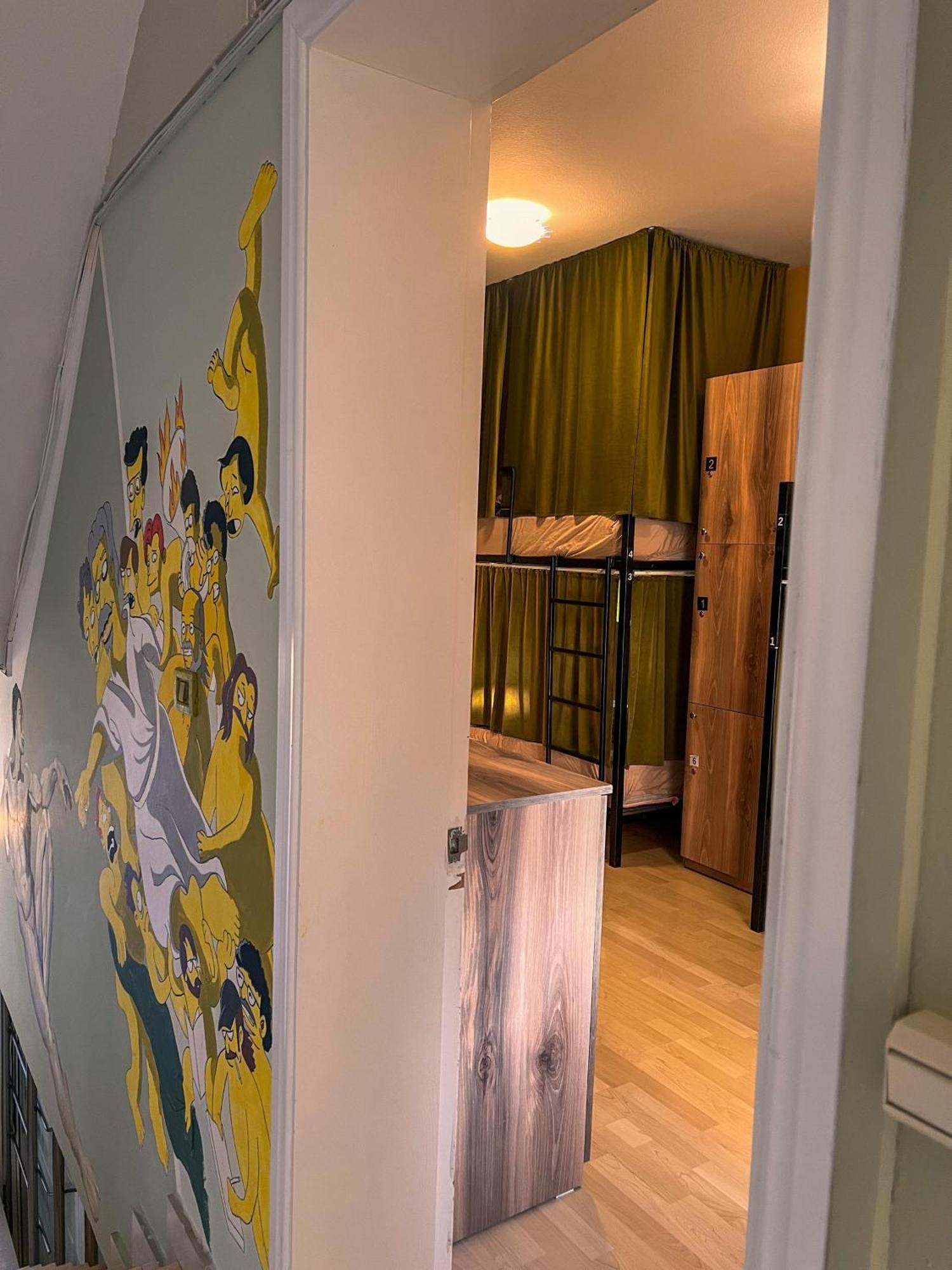 Blue Door Hostel ติรานา ภายนอก รูปภาพ