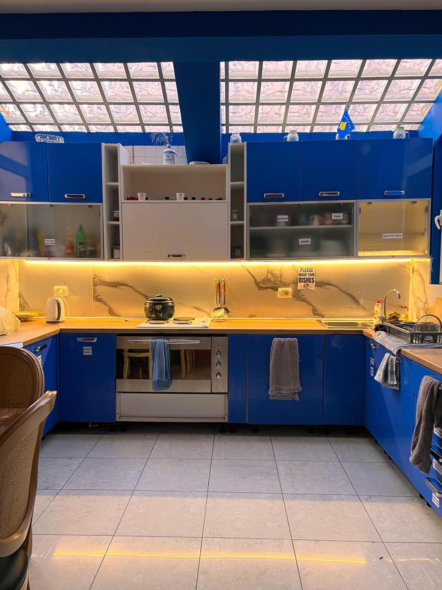 Blue Door Hostel ติรานา ภายนอก รูปภาพ